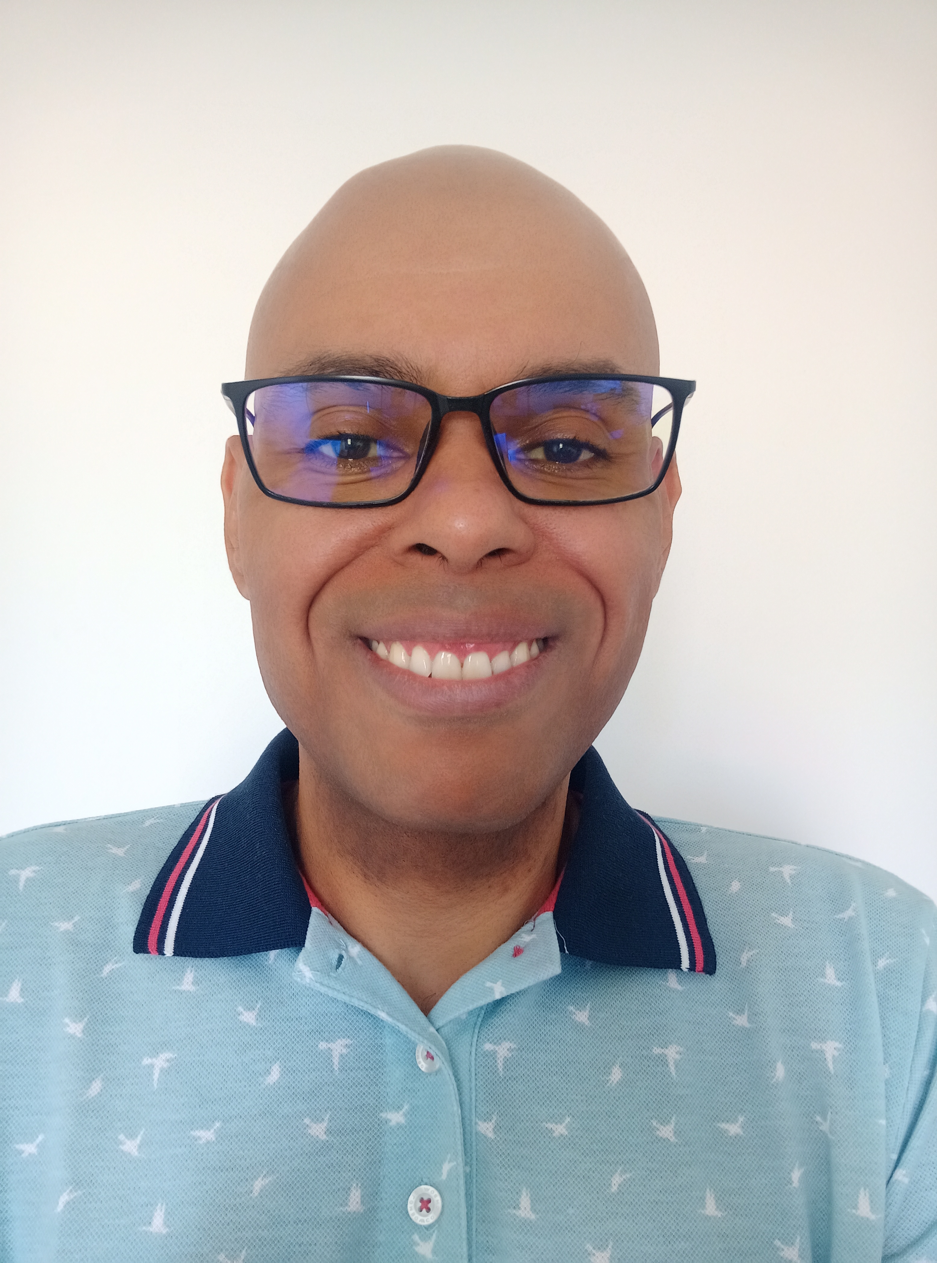 Foto profissional de Edvan Sabino, desenvolvedor fullstack